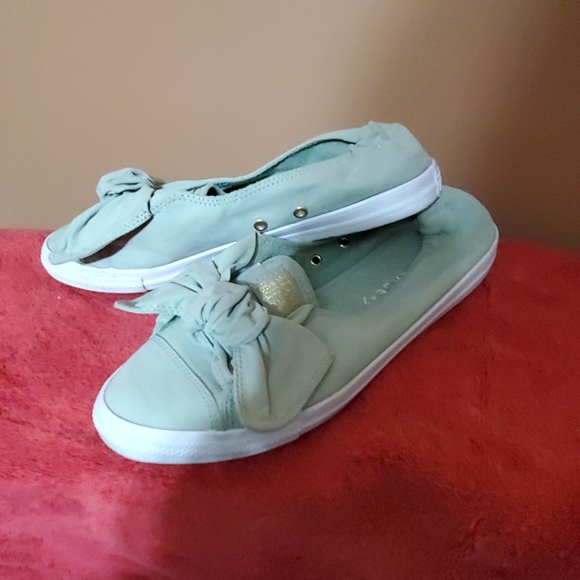 converse bow slip on